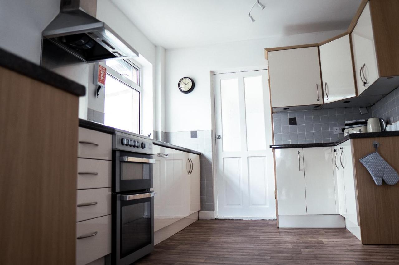 Large 4 Bedroomproperty Driveway And 3 Bathrooms Burton Latimer Екстер'єр фото