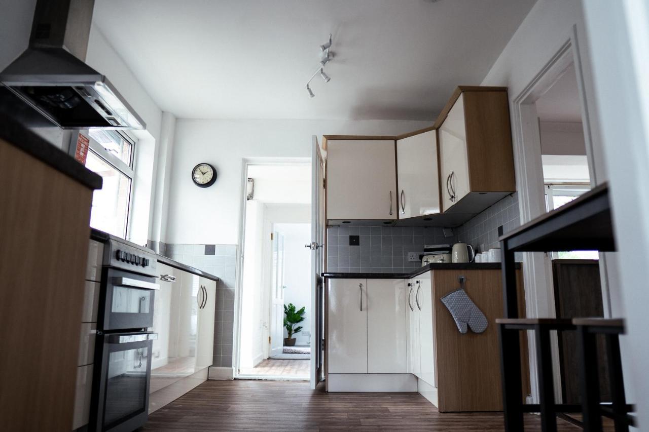 Large 4 Bedroomproperty Driveway And 3 Bathrooms Burton Latimer Екстер'єр фото